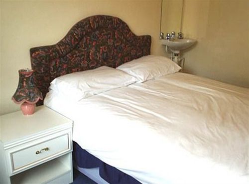 Ely Guest House Екстериор снимка